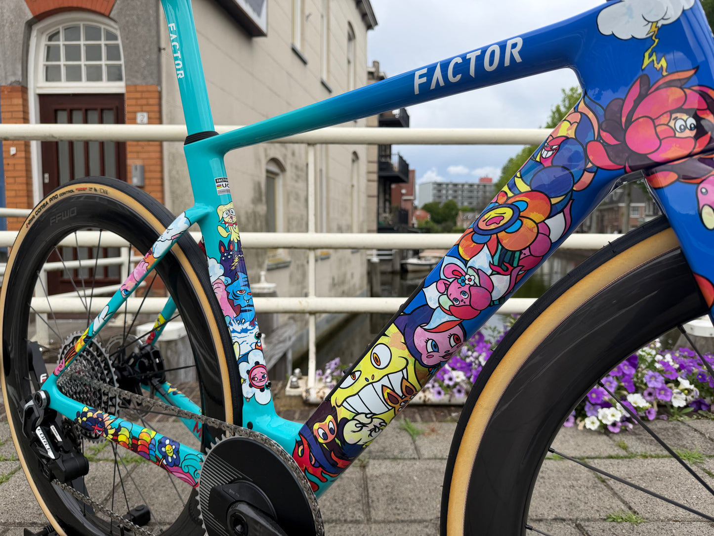 Custom Factor Monza Vexx editon