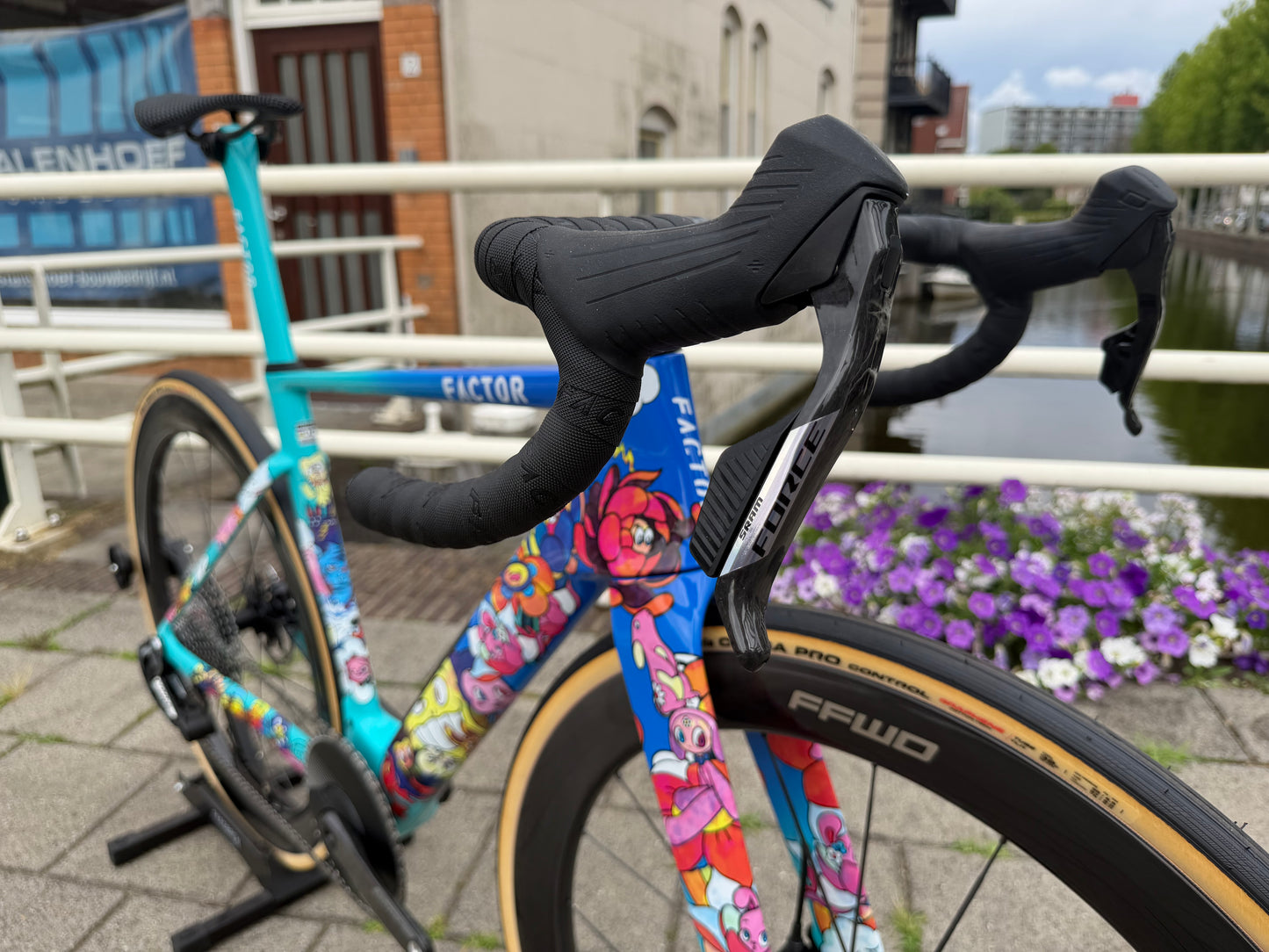 Custom Factor Monza Vexx editon