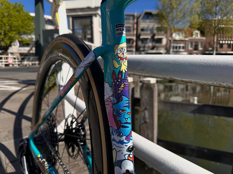 Custom Factor Monza Vexx editon