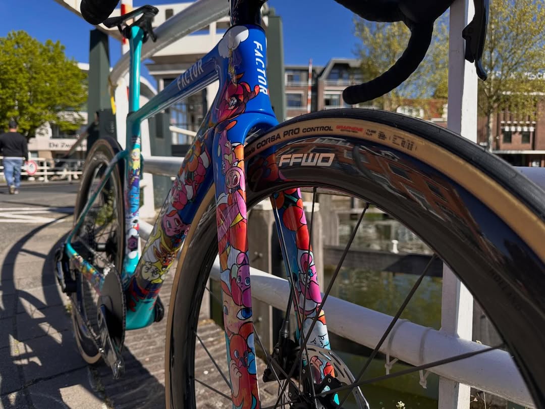Custom Factor Monza Vexx editon