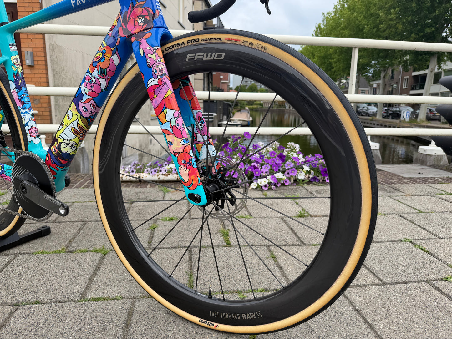 Custom Factor Monza Vexx editon