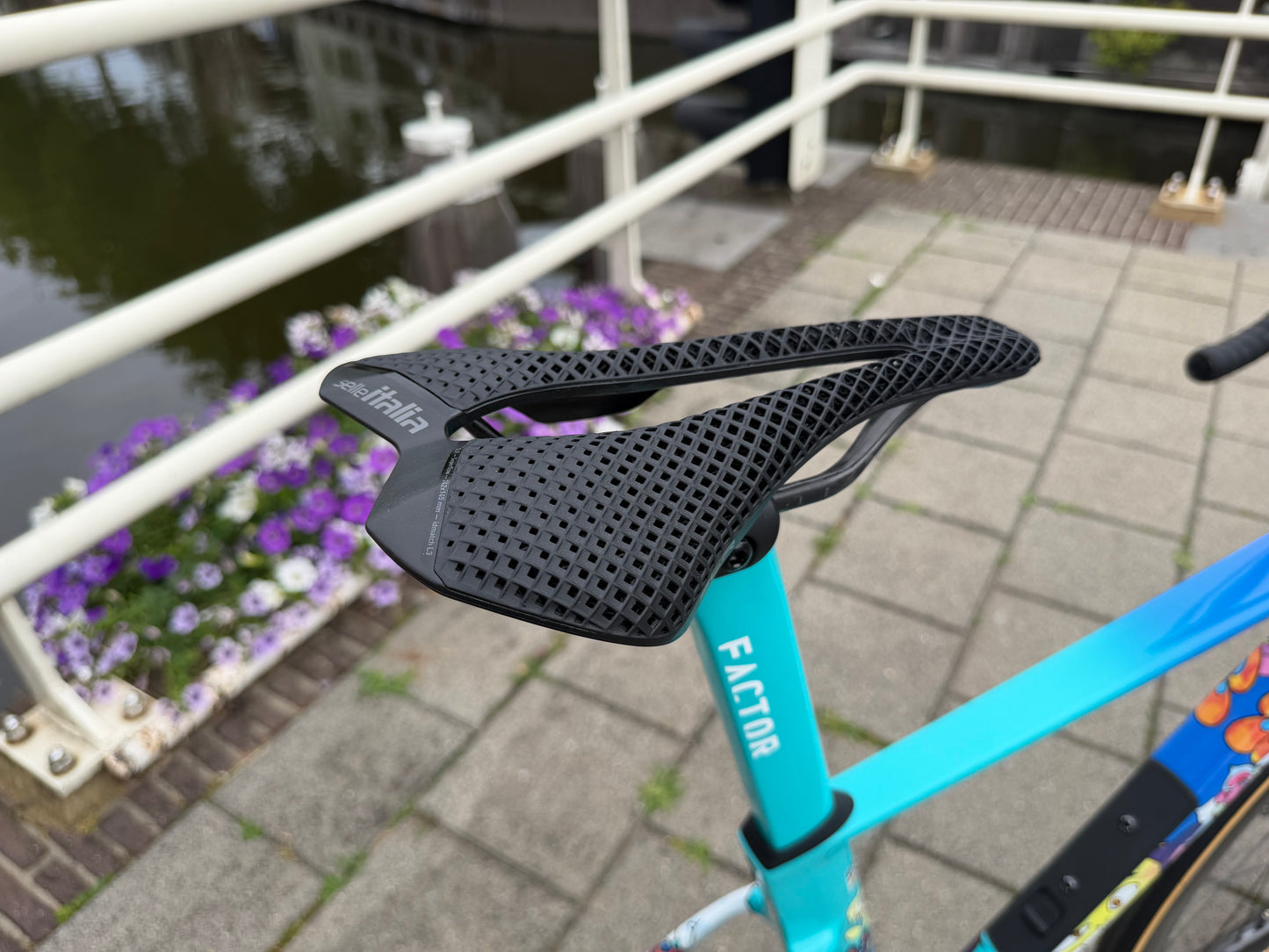Custom Factor Monza Vexx editon